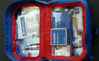 Que mettre dans sa trousse à pharmacie pour parfaire ses vacances ?  