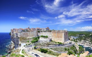 Passer par une conciergerie en Corse